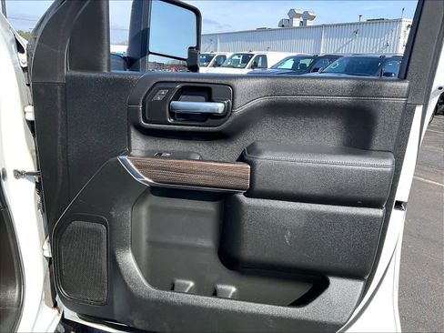 Used 2021 Chevrolet Silverado 2500 LT w/ Convenience Package image 12