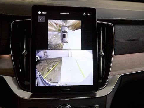 New 2026 Volvo XC90 B6 Plus w/ Protection Package Premier image 32