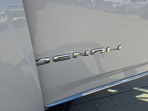 Used 2022 GMC Yukon Denali w/ Denali Premium Package AWD/4WD image 31