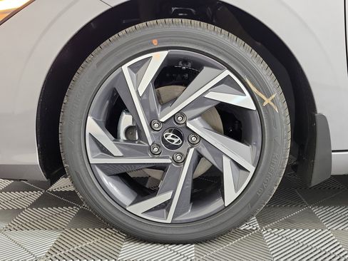 New 2025 Hyundai Elantra Limited image 35