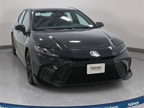 Certified 2025 Toyota Camry SE image 3