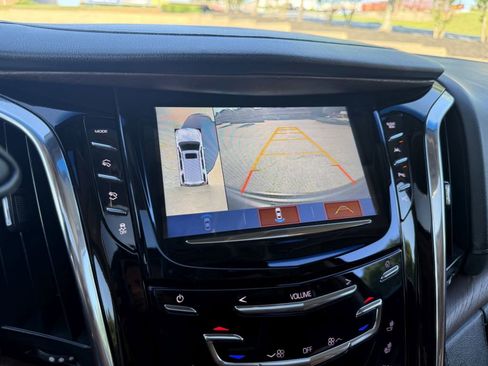 Used 2017 Cadillac Escalade Luxury AWD/4WD image 47
