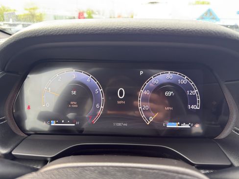 Used 2024 Jeep Grand Cherokee Altitude AWD/4WD image 17