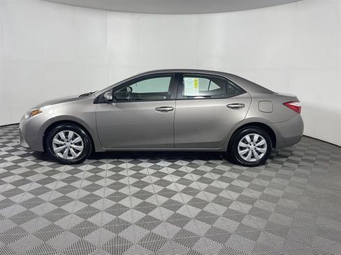 Used 2016 Toyota Corolla LE FWD image 4