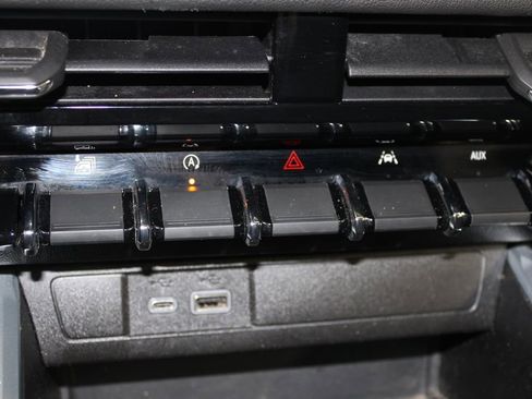 Used 2023 Chevrolet Colorado LT image 40