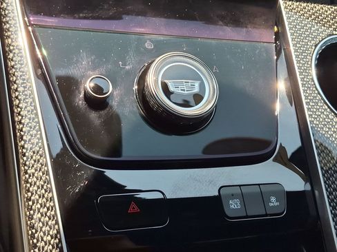 Certified 2025 Cadillac Escalade ESV V AWD/4WD image 25