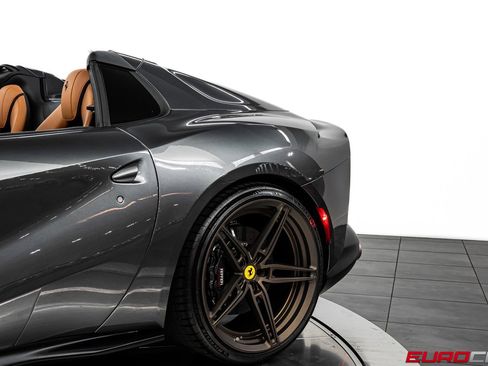 Used 2021 Ferrari 812 GTS image 16
