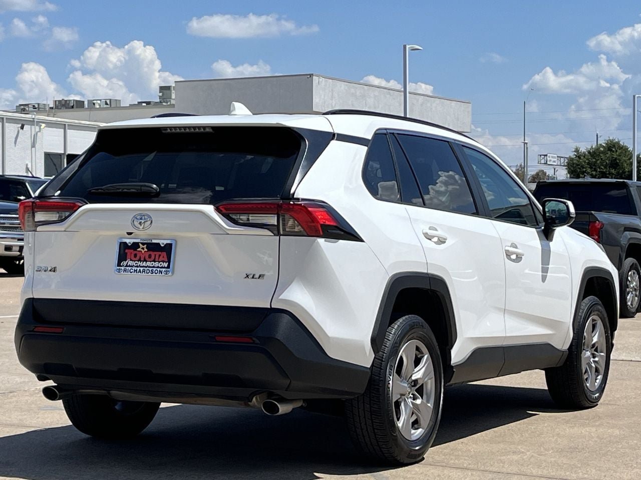 Used 2025 Toyota RAV4 XLE FWD image 4