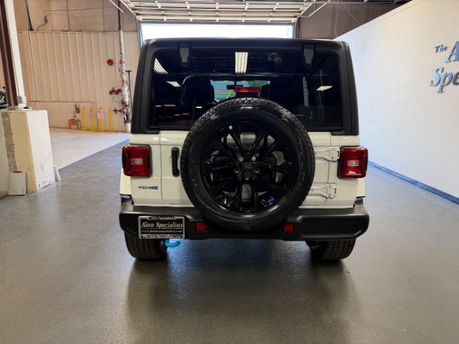 Used 2023 Jeep Wrangler Unlimited Sahara w/ Cold Weather Group AWD/4WD image 4