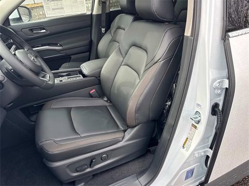 New 2025 Nissan Pathfinder SL image 28