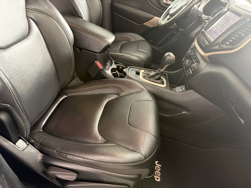 Used 2018 Jeep Cherokee Limited FWD image 23