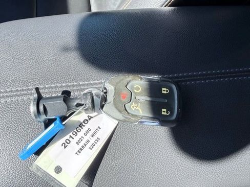 Used 2021 GMC Terrain SLT w/ Elevation Edition image 23