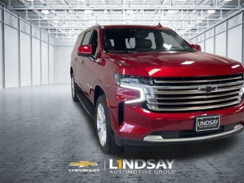 Used 2024 Chevrolet Suburban High Country w/ Advanced Technology Package image 4
