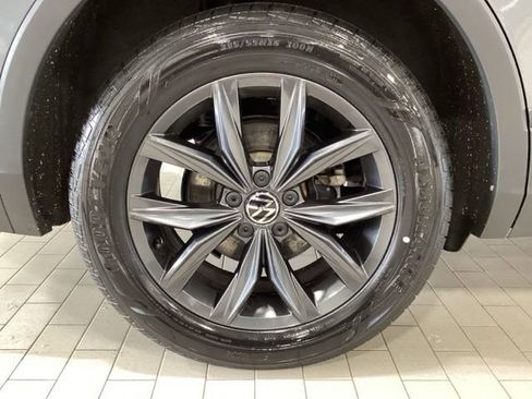 Certified 2023 Volkswagen Tiguan SE image 24