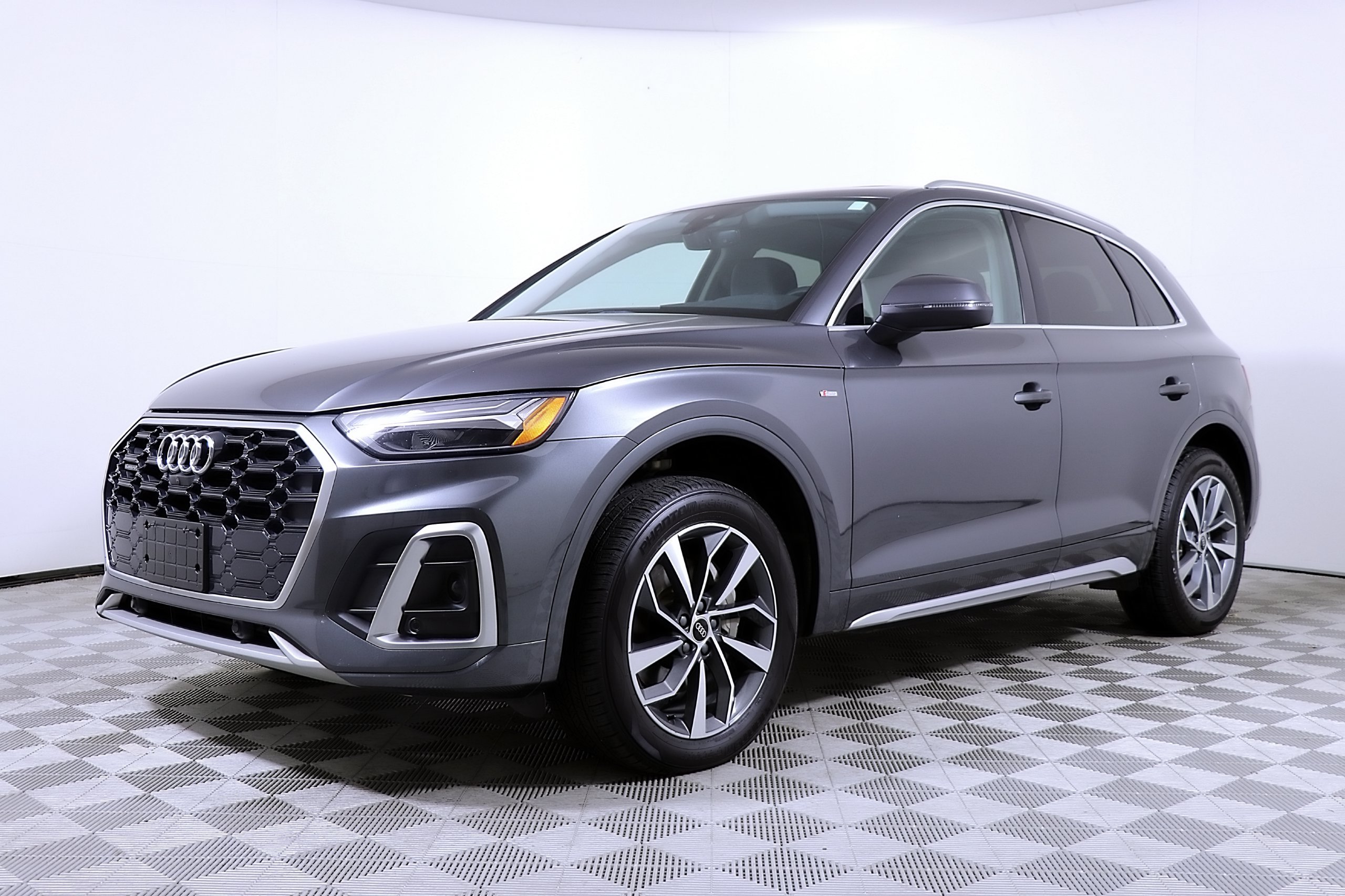 Used 2023 Audi Q5 2.0T Premium Plus w/ Premium Plus Package AWD/4WD image 2