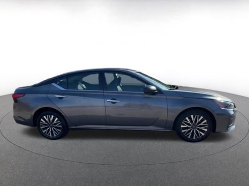 Used 2025 Nissan Altima 2.5 SV image 16