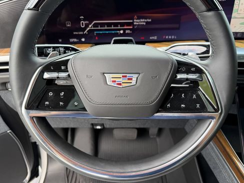 Certified 2025 Cadillac Escalade ESV Sport Platinum w/ LPO, ONYX Package AWD/4WD image 32