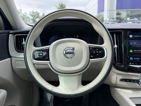 Certified 2023 Volvo XC60 B5 Plus AWD/4WD image 17