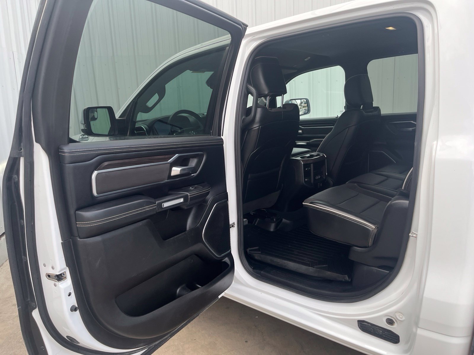 Used 2025 RAM 1500 Laramie AWD/4WD image 12