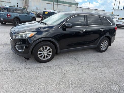Used 2018 Kia Sorento FWD image 2