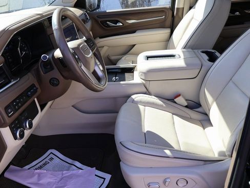 Used 2021 GMC Yukon Denali w/ Denali Premium Package image 48