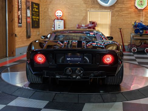 Used 2006 Ford GT RWD image 10