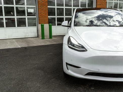 Used 2022 Tesla Model Y Long Range AWD/4WD image 31