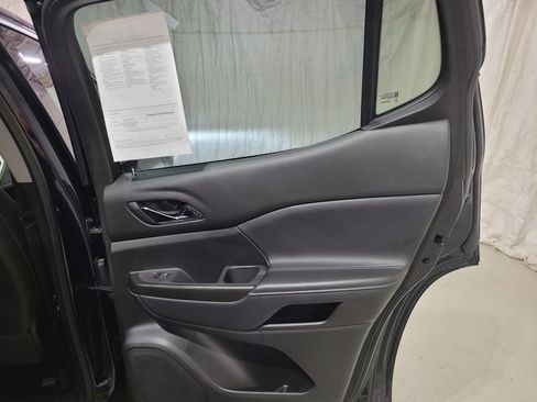 Used 2022 GMC Acadia SLT w/ GMC Pro Grade Package image 68