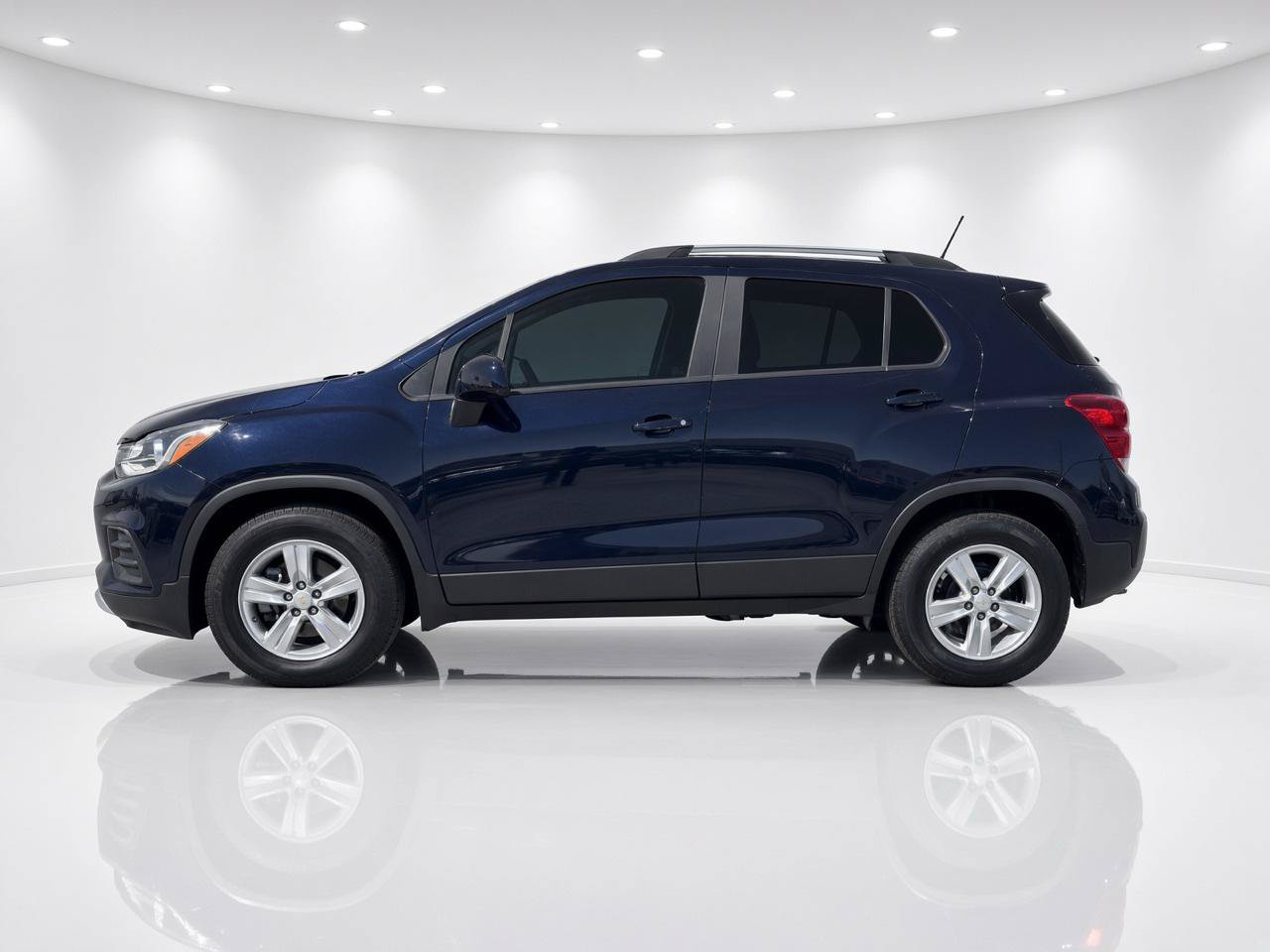 Used 2021 Chevrolet Trax LT FWD image 2