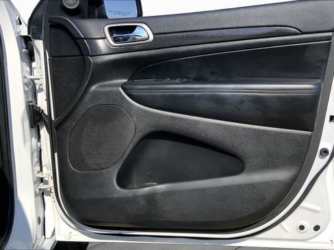 Used 2018 Jeep Grand Cherokee Altitude RWD image 21
