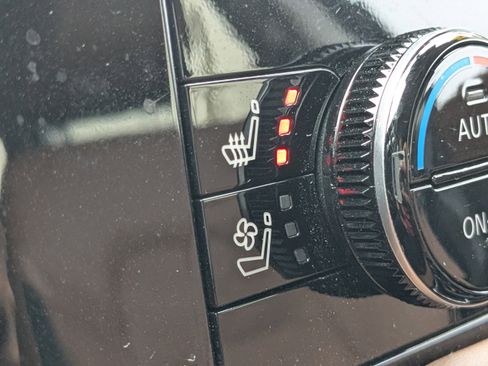 Used 2024 Nissan Pathfinder Platinum image 23