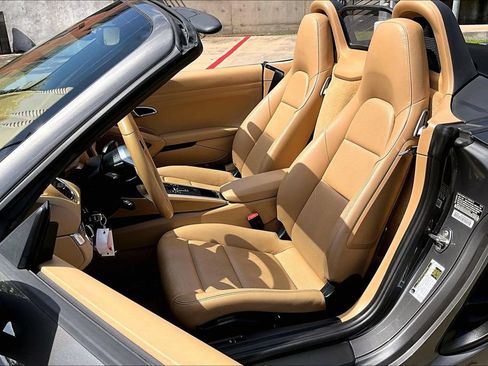 Used 2017 Porsche 718 Boxster RWD image 31