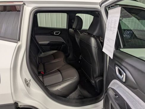 Used 2025 Jeep Compass Latitude AWD/4WD image 25