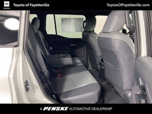 Used 2026 Lexus GX 550 w/ Cold Area Package image 9