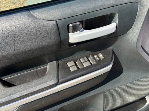 Used 2017 Toyota Tundra SR5 image 12
