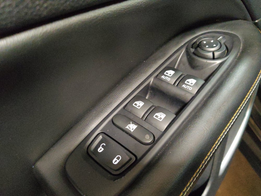 Used 2018 Jeep Compass Latitude FWD image 27