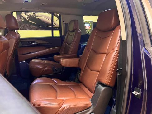 Used 2018 Cadillac Escalade ESV Premium Luxury AWD/4WD image 22