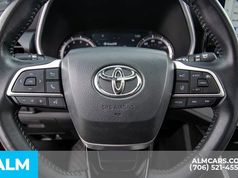 Used 2023 Toyota Highlander XSE image 16