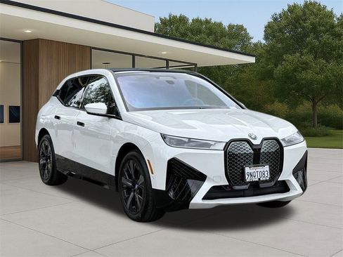 Used 2025 BMW iX xDrive50 image 4
