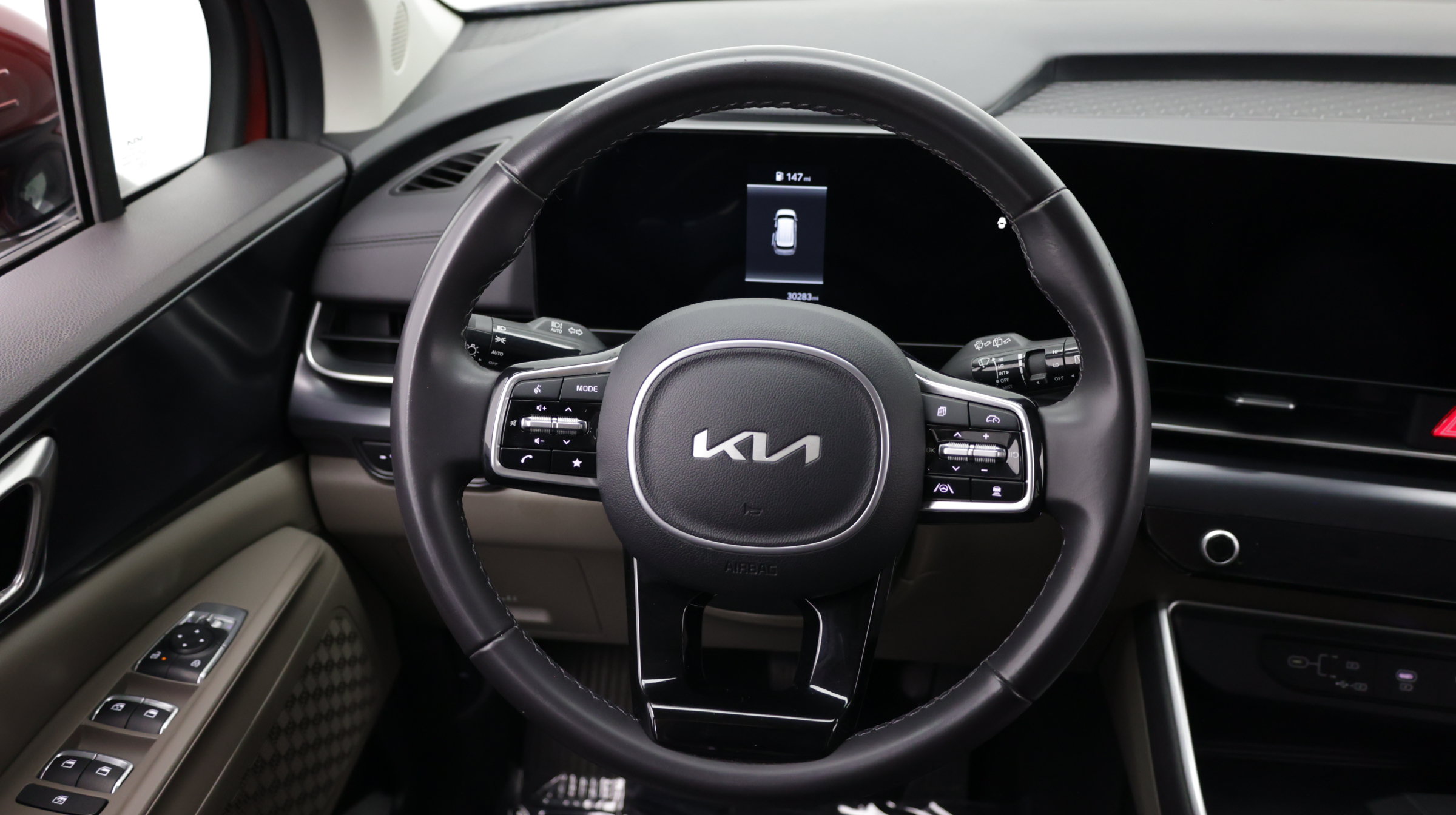 Used 2025 Kia Carnival FWD image 28