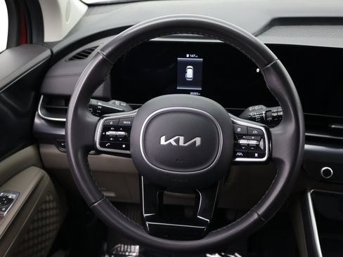Used 2025 Kia Carnival FWD image 28