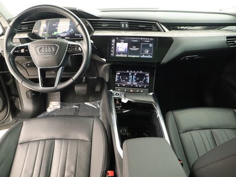 Certified 2022 Audi e-tron Premium image 18
