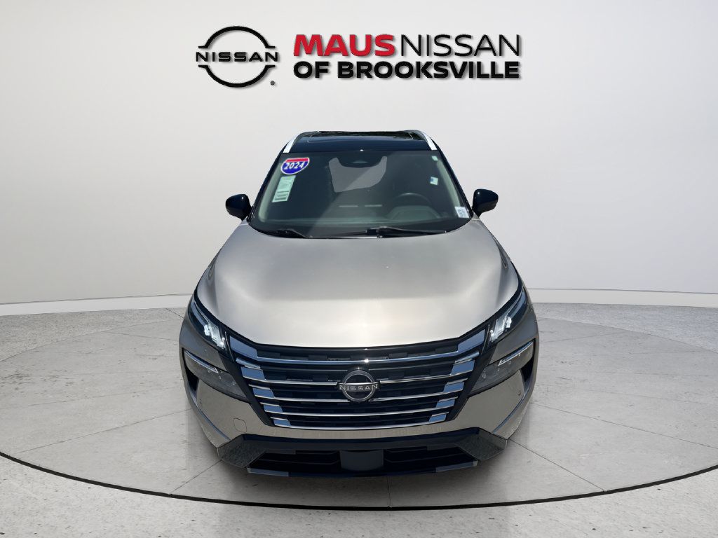 Used 2024 Nissan Rogue Platinum FWD image 3