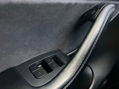 Used 2021 Tesla Model Y Long Range image 42