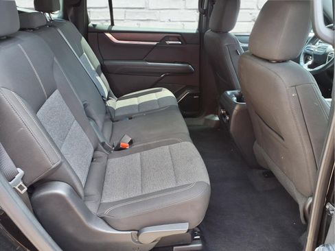 Used 2025 GMC Acadia Elevation FWD image 8