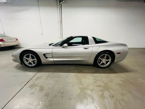 Used 2004 Chevrolet Corvette Coupe RWD image 5
