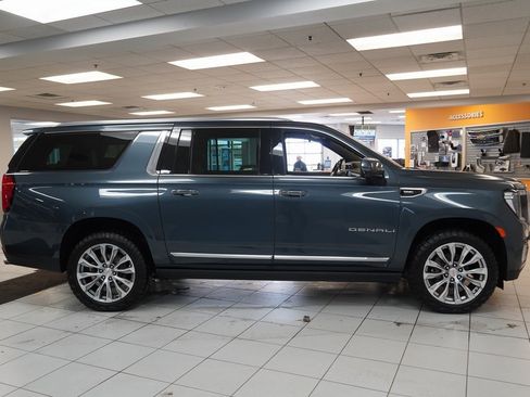 Used 2021 GMC Yukon XL Denali w/ Denali Premium Package image 17