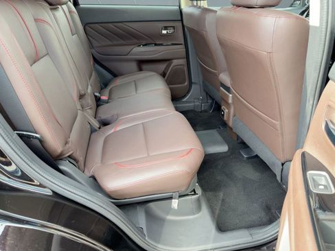 Used 2018 Mitsubishi Outlander SEL image 28