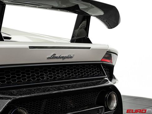 Used 2018 Lamborghini Huracan Performante AWD/4WD image 24