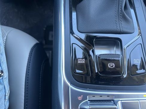 New 2026 Kia Carnival SX w/ SX Dark Edition Package FWD image 10